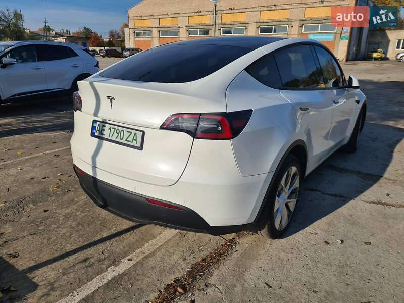 Позашляховик / Кросовер Tesla Model Y 2021 в Новомосковську