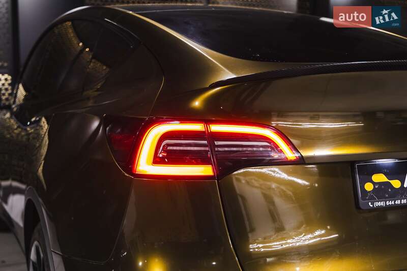 Позашляховик / Кросовер Tesla Model Y 2021 в Луцьку