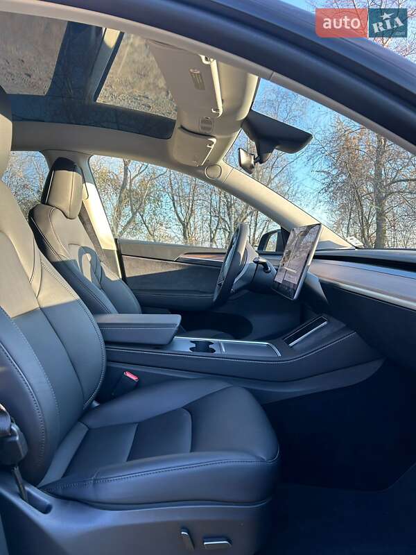 Внедорожник / Кроссовер Tesla Model Y 2024 в Киеве