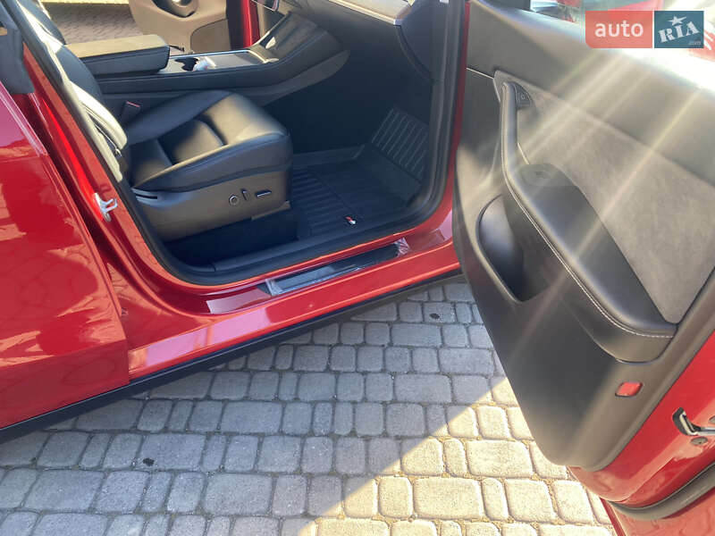 Позашляховик / Кросовер Tesla Model Y 2021 в Львові