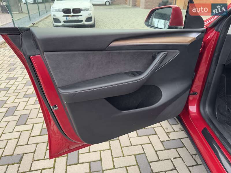 Внедорожник / Кроссовер Tesla Model Y 2023 в Ровно