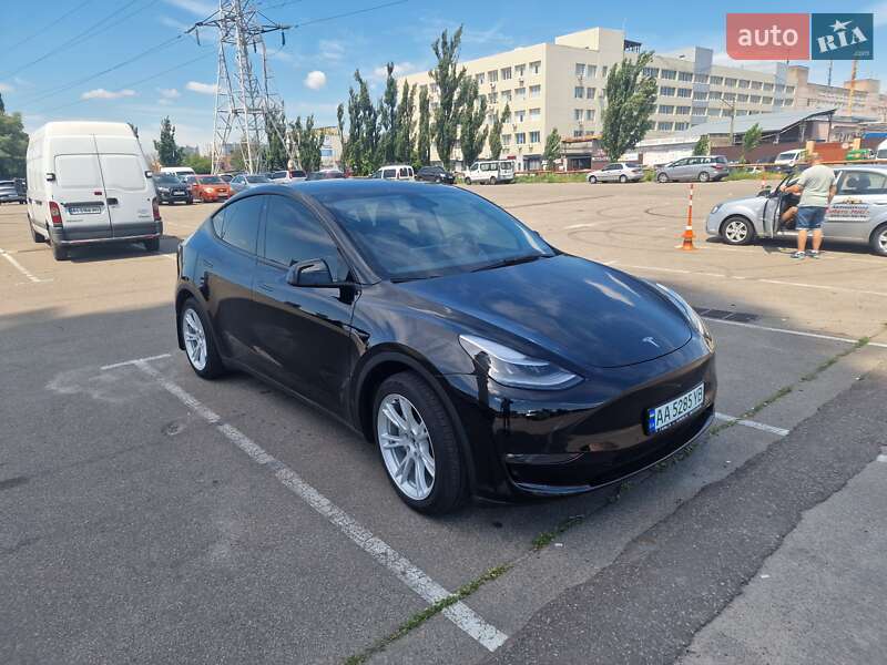 Внедорожник / Кроссовер Tesla Model Y 2021 в Киеве