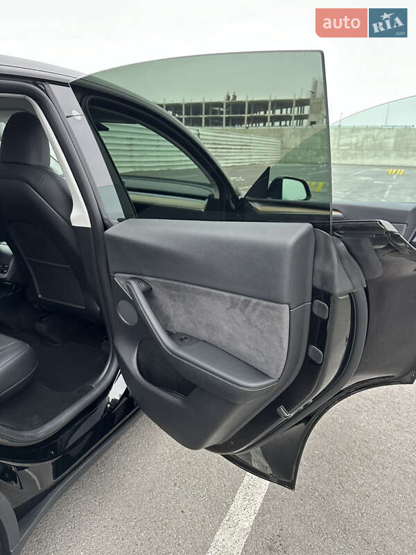 Внедорожник / Кроссовер Tesla Model Y 2023 в Львове