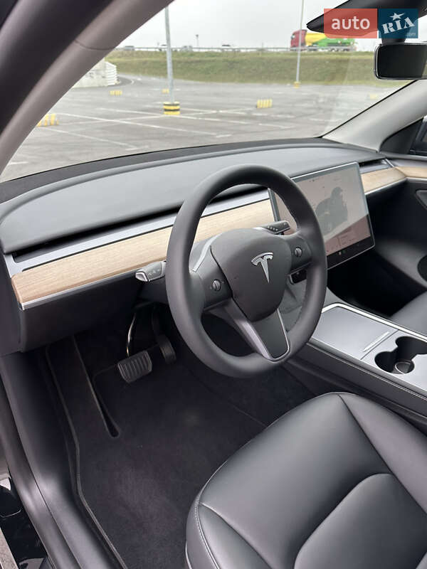 Внедорожник / Кроссовер Tesla Model Y 2023 в Львове