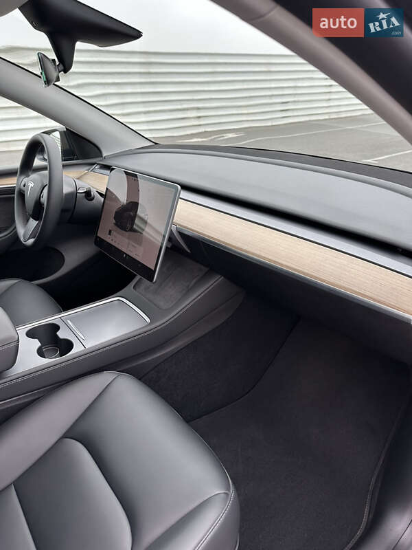 Внедорожник / Кроссовер Tesla Model Y 2023 в Львове