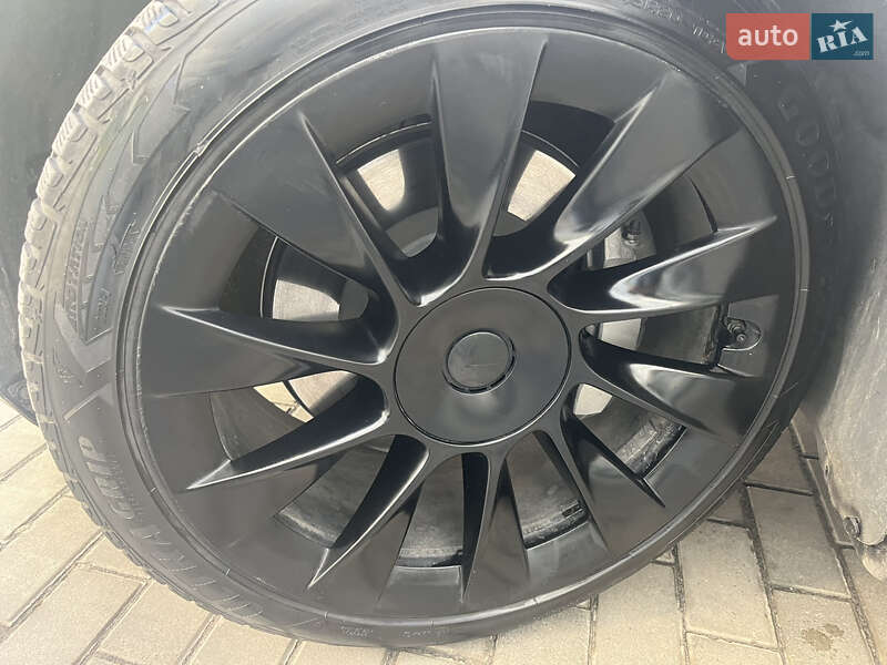 Внедорожник / Кроссовер Tesla Model Y 2021 в Львове