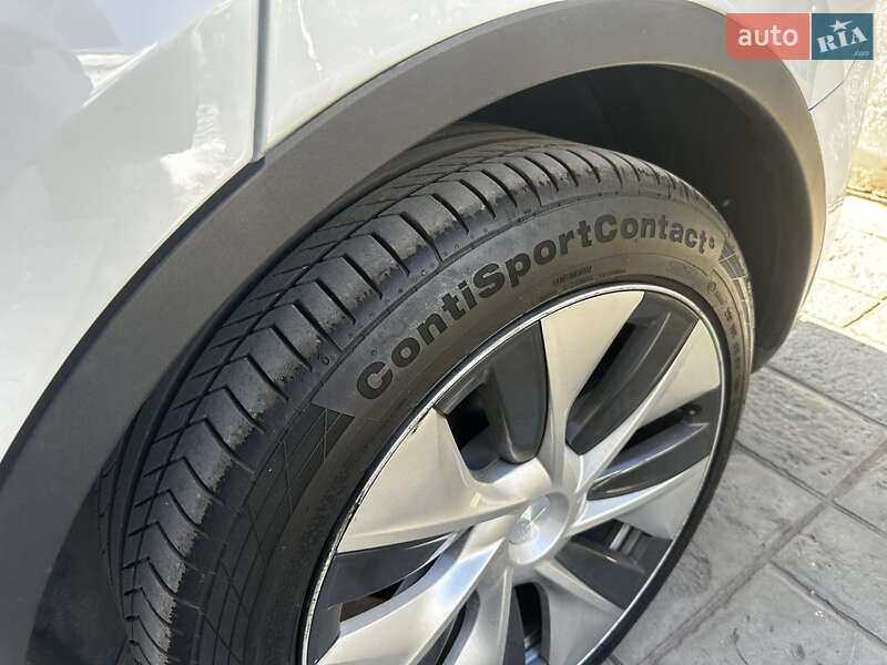 Внедорожник / Кроссовер Tesla Model Y 2021 в Киеве