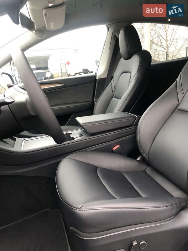 Позашляховик / Кросовер Tesla Model Y 2023 в Рівному