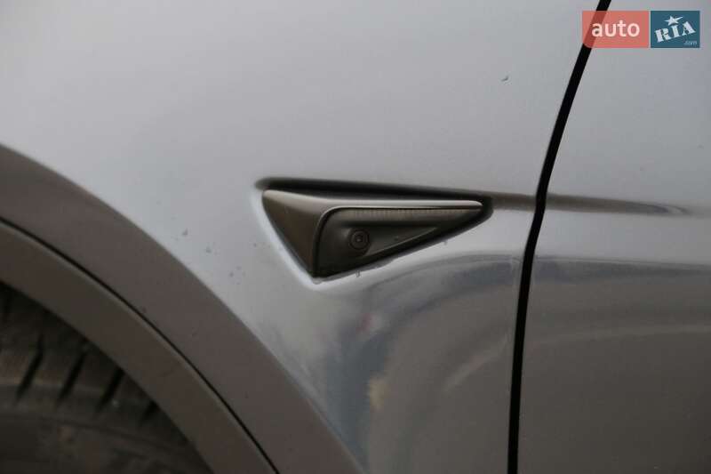 Внедорожник / Кроссовер Tesla Model Y 2023 в Киеве