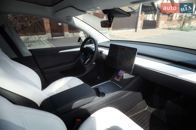 Позашляховик / Кросовер Tesla Model Y 2023 в Полтаві фото 14 Позашляховик / Кросовер Tesla Model Y 2023 в Полтаві