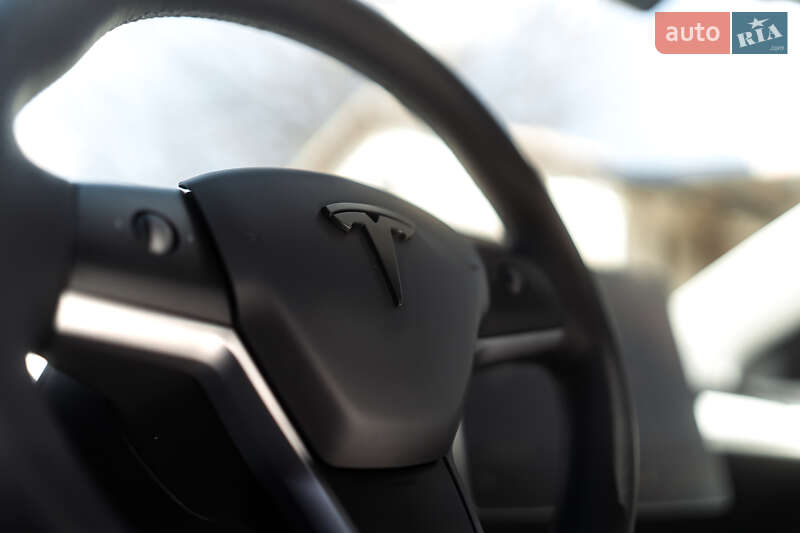 Внедорожник / Кроссовер Tesla Model Y 2023 в Полтаве