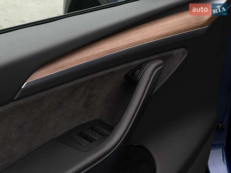 Позашляховик / Кросовер Tesla Model Y 2023 в Рівному