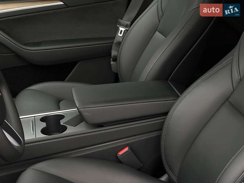 Позашляховик / Кросовер Tesla Model Y 2023 в Рівному