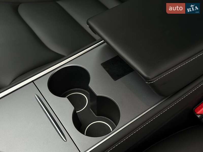 Позашляховик / Кросовер Tesla Model Y 2023 в Рівному