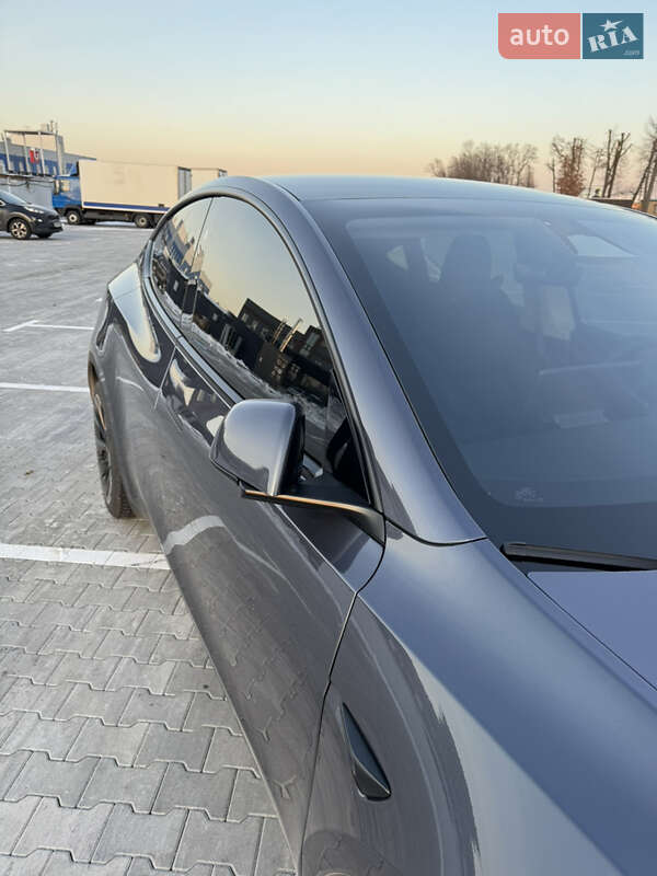 Внедорожник / Кроссовер Tesla Model Y 2023 в Киеве