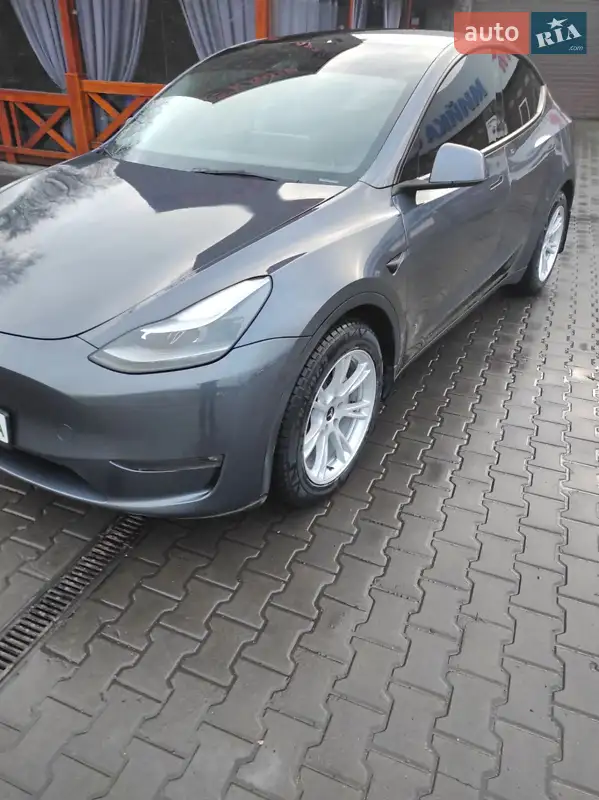 Tesla Model Y 2023
