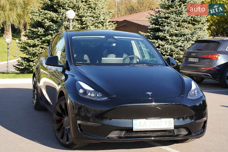 Внедорожник / Кроссовер Tesla Model Y 2023 в Киеве