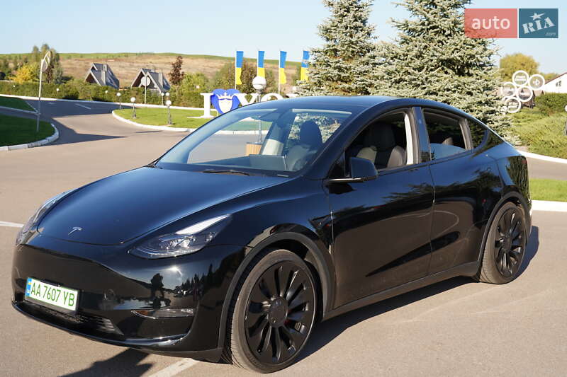 Внедорожник / Кроссовер Tesla Model Y 2023 в Киеве