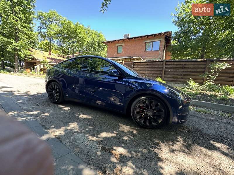 Позашляховик / Кросовер Tesla Model Y 2021 в Харкові