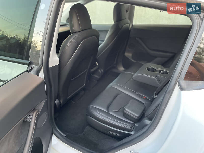 Позашляховик / Кросовер Tesla Model Y 2021 в Трускавці