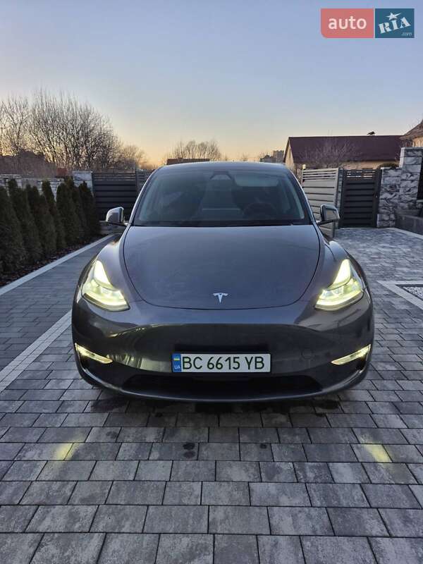 Tesla Model Y 2023