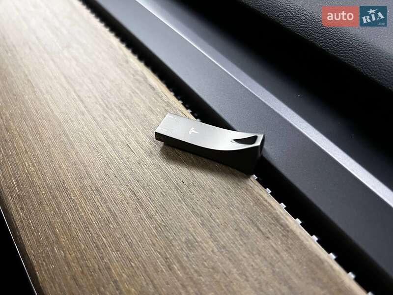 Позашляховик / Кросовер Tesla Model Y 2021 в Києві