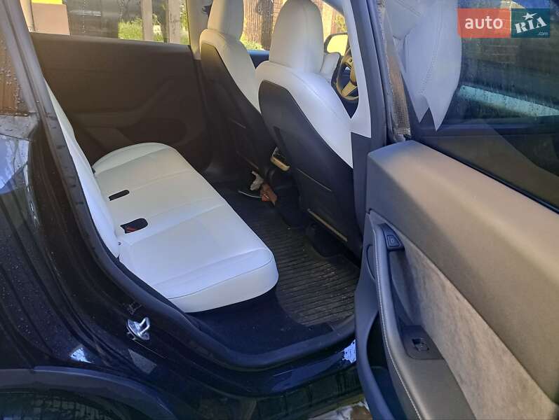 Внедорожник / Кроссовер Tesla Model Y 2023 в Киеве