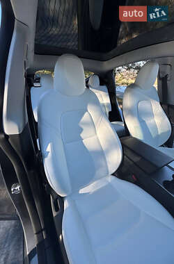 Внедорожник / Кроссовер Tesla Model Y 2024 в 