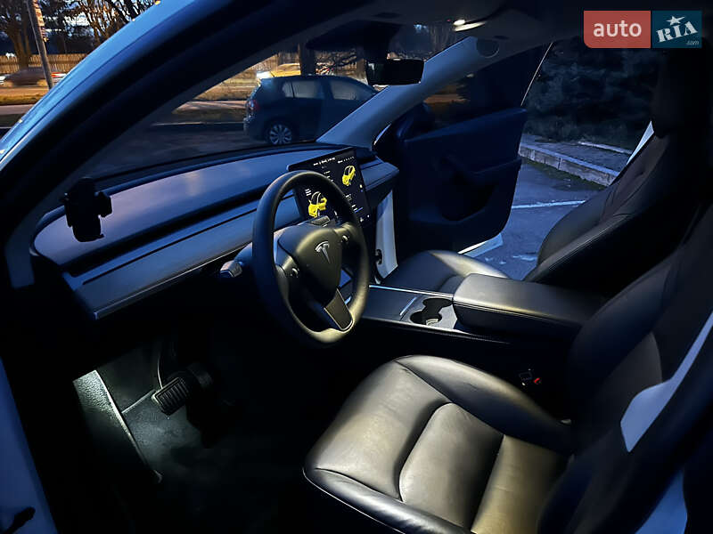 Позашляховик / Кросовер Tesla Model Y 2021 в Львові