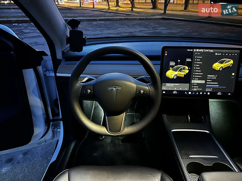 Позашляховик / Кросовер Tesla Model Y 2021 в Львові