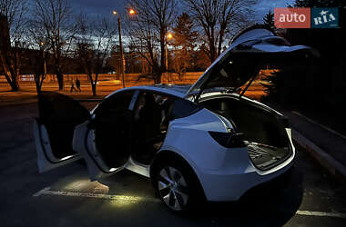 Внедорожник / Кроссовер Tesla Model Y 2021 в 