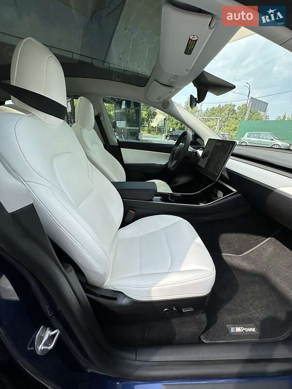 Позашляховик / Кросовер Tesla Model Y 2020 в Чернівцях