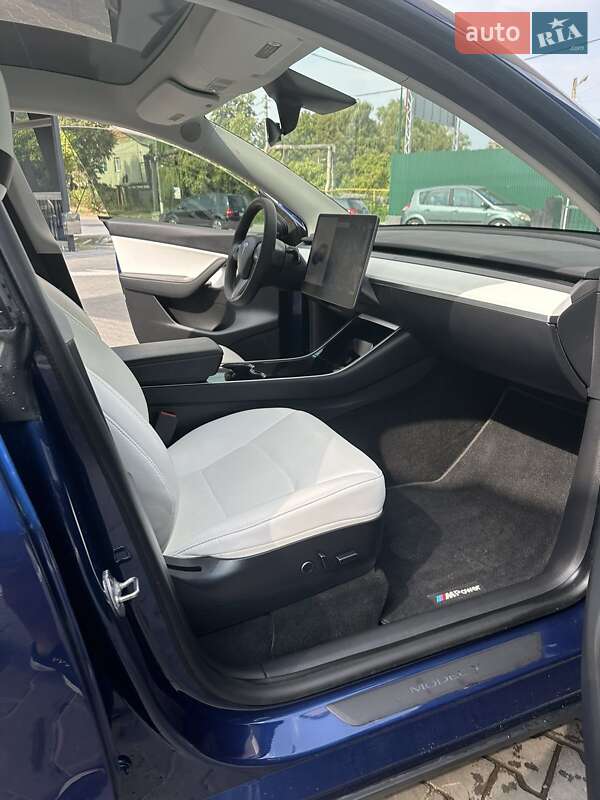 Позашляховик / Кросовер Tesla Model Y 2020 в Чернівцях