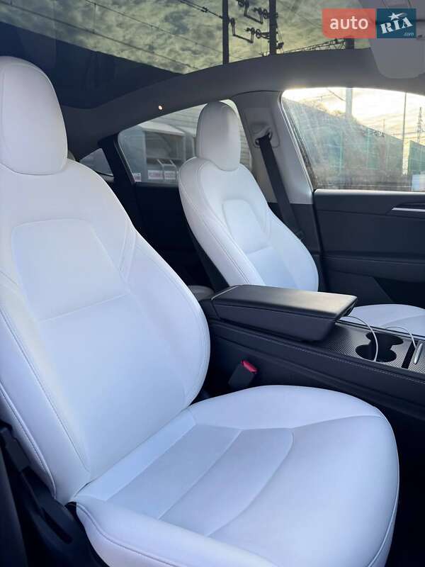 Позашляховик / Кросовер Tesla Model Y 2021 в Києві
