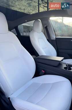 Внедорожник / Кроссовер Tesla Model Y 2021 в 