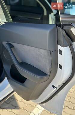 Внедорожник / Кроссовер Tesla Model Y 2023 в 