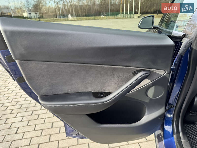 Внедорожник / Кроссовер Tesla Model Y 2020 в Львове