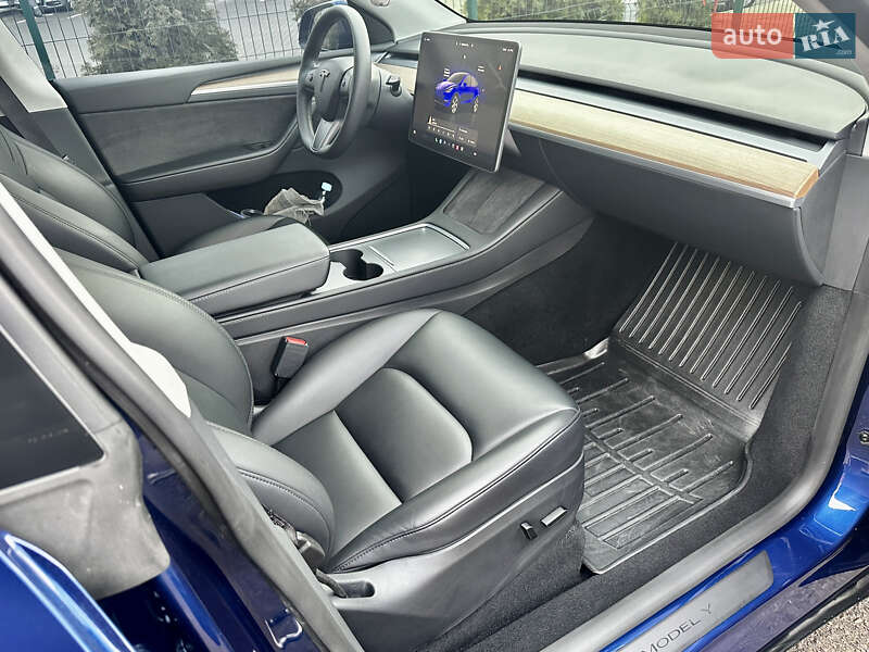 Внедорожник / Кроссовер Tesla Model Y 2023 в Киеве