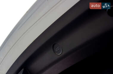 Внедорожник / Кроссовер Tesla Model Y 2022 в 