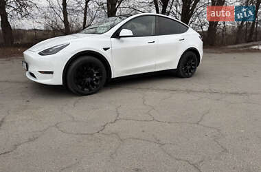 Позашляховик / Кросовер Tesla Model Y 2024 в 