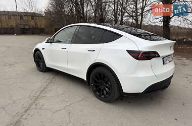 Позашляховик / Кросовер Tesla Model Y 2024 в 