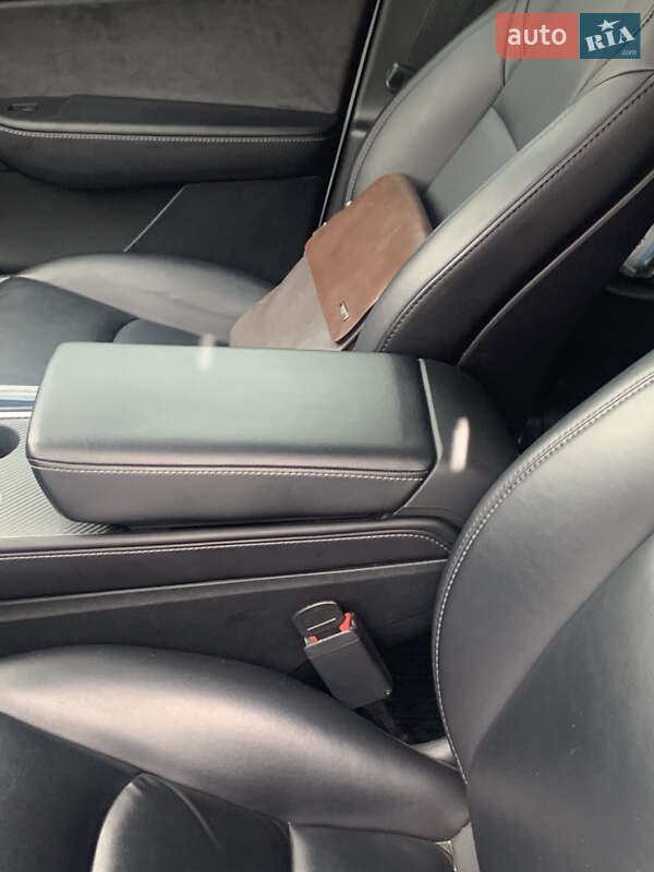 Внедорожник / Кроссовер Tesla Model Y 2022 в Дубровице