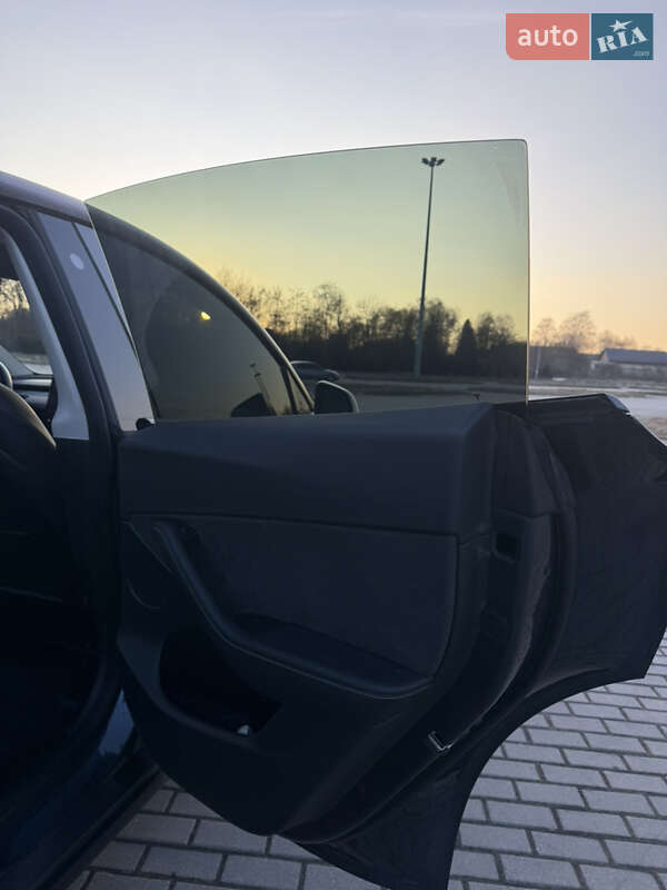Позашляховик / Кросовер Tesla Model Y 2022 в Львові