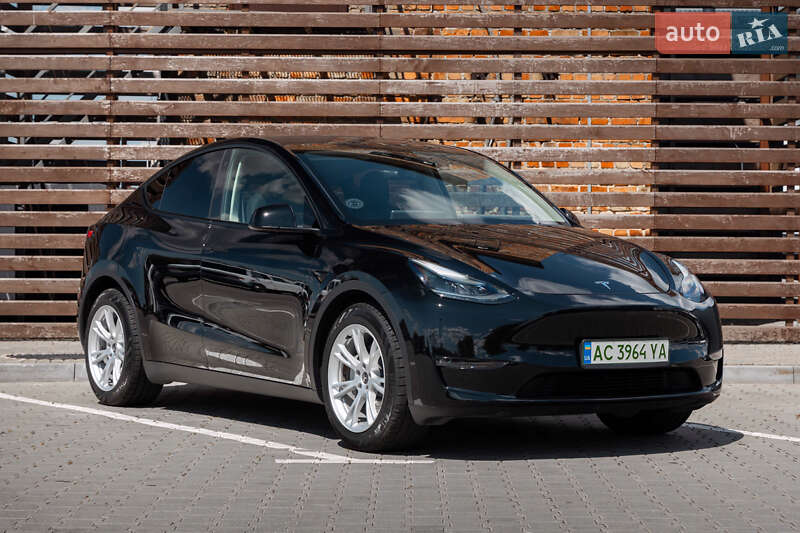 Tesla Model Y 2023