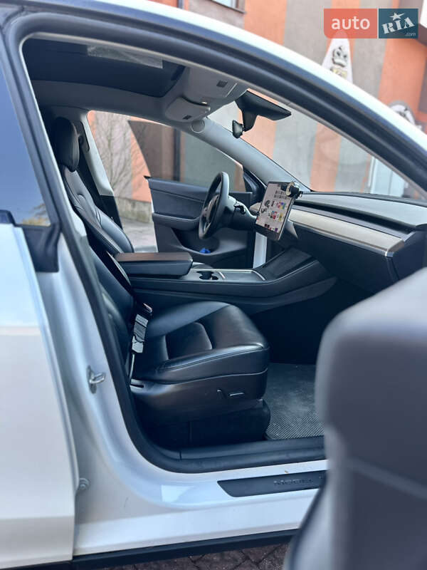 Внедорожник / Кроссовер Tesla Model Y 2021 в Стрые
