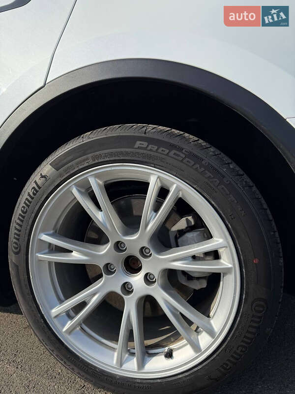 Позашляховик / Кросовер Tesla Model Y 2021 в Одесі фото 5 Позашляховик / Кросовер Tesla Model Y 2021 в Одесі