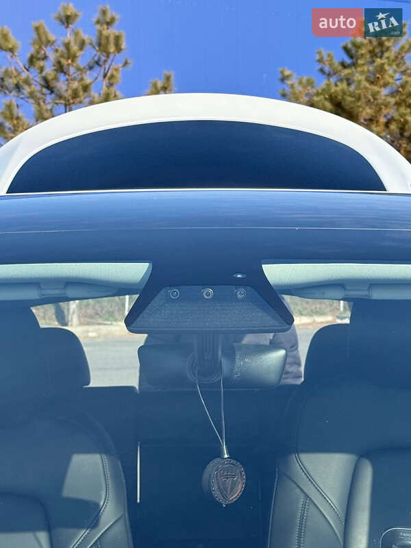 Позашляховик / Кросовер Tesla Model Y 2021 в Одесі фото 18 Позашляховик / Кросовер Tesla Model Y 2021 в Одесі