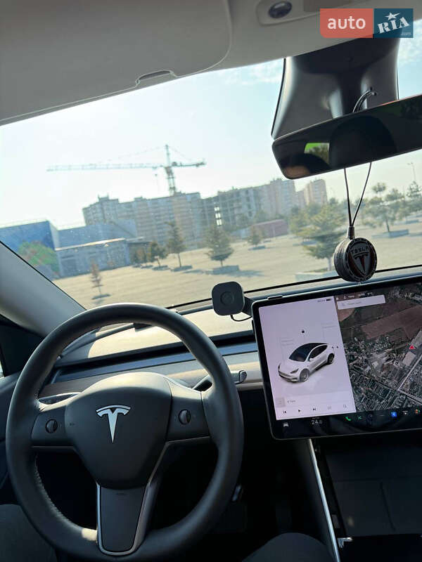 Позашляховик / Кросовер Tesla Model Y 2021 в Одесі фото 43 Позашляховик / Кросовер Tesla Model Y 2021 в Одесі