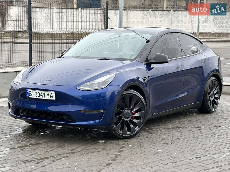 Седан Tesla Model Y 2023 в 