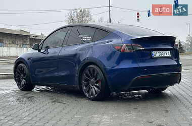 Седан Tesla Model Y 2023 в 